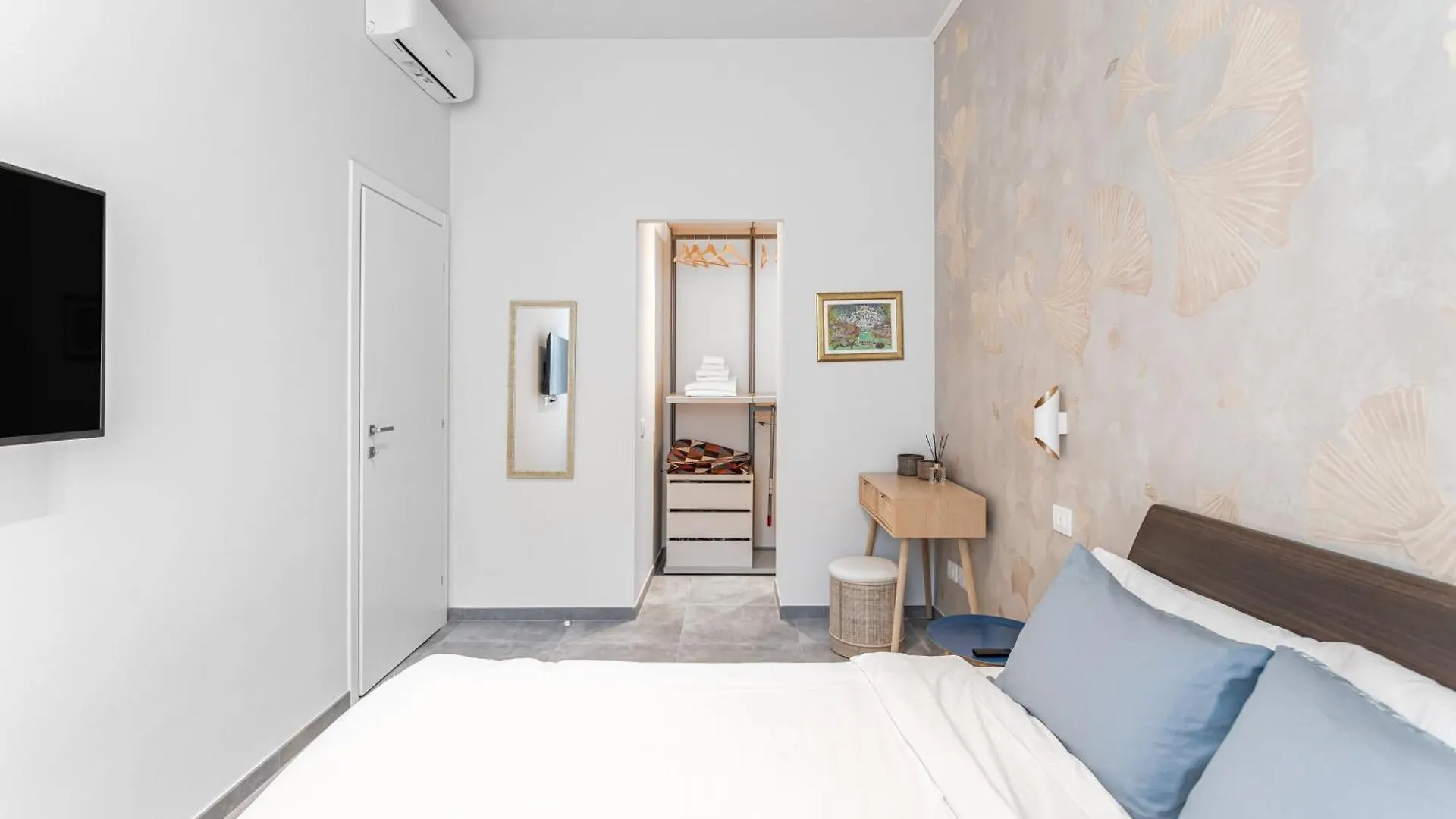 Daire Sissi Home - Pavia City Center - By Host4U İtalya